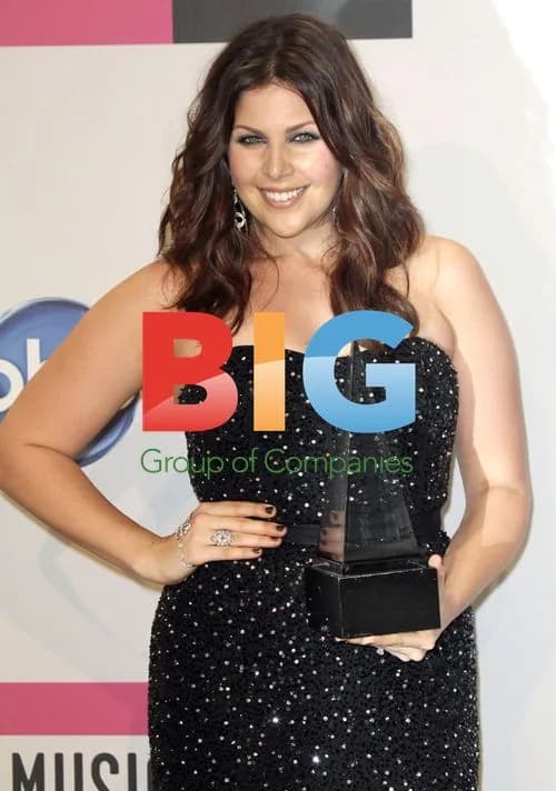 Hillary Scott arrives at AMAs