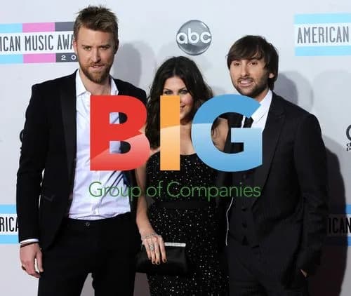 Lady A Arrives at 2011 AMAs
