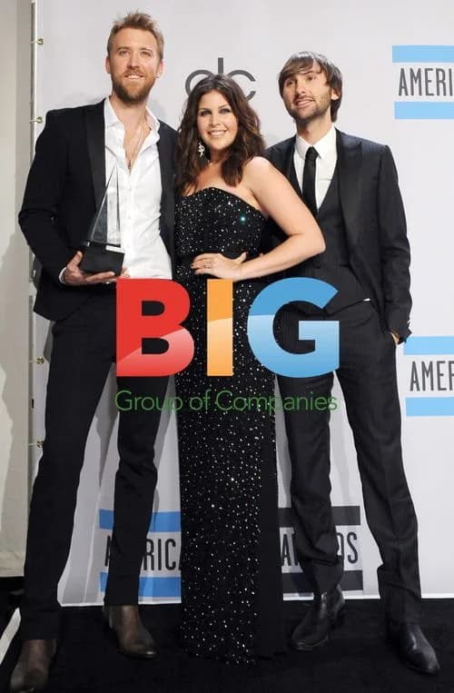 Lady Antebellum arrives at 39th AMAs