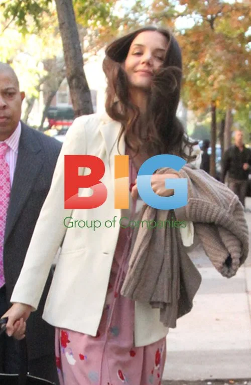 Katie Holmes Arriving Home