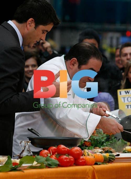 Emeril Lagasse Cooks on GMA in Times Square