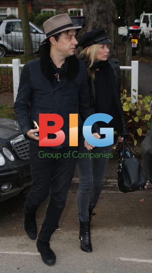 Kate Moss and Jamie Hince Arrive at New Home