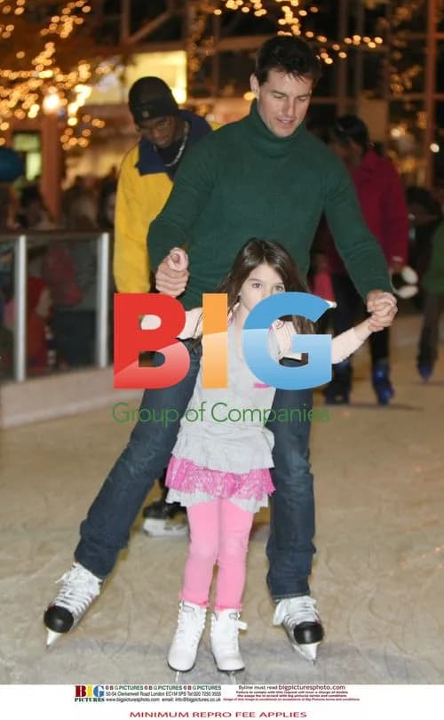 Tom Cruise and family ice skating in Pittsburgh