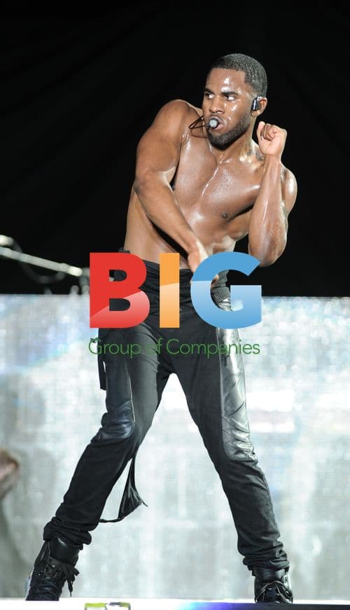 Jason DeRulo performs at Black Eyed Peas tour finale