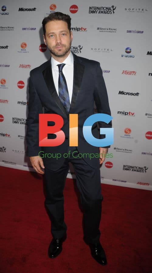 Jason Priestley at 39th Emmy Awards