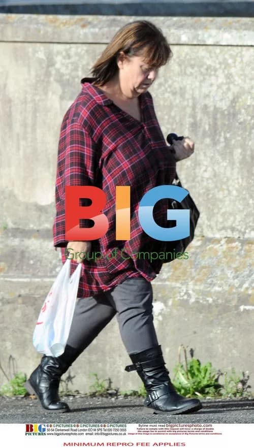 Dawn French goes shopping in Cornwall