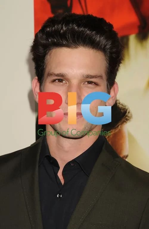 Daren Kagasoff at \"The Descendants\" Premiere