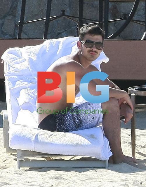 Joe Jonas Relaxes on Mexico Beach