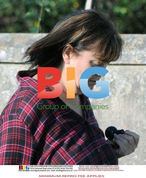 Dawn French runs errands in Cornwall