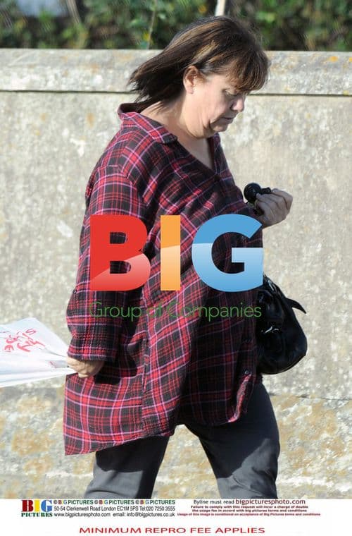 Dawn French goes shopping in Cornwall