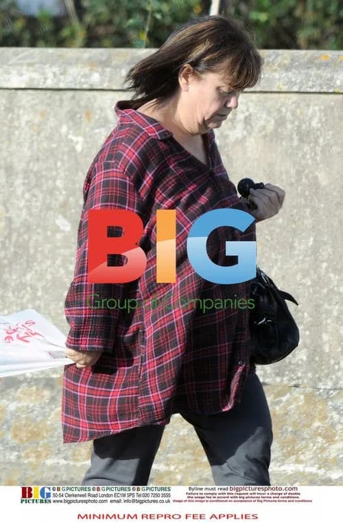 Dawn French goes shopping in Cornwall
