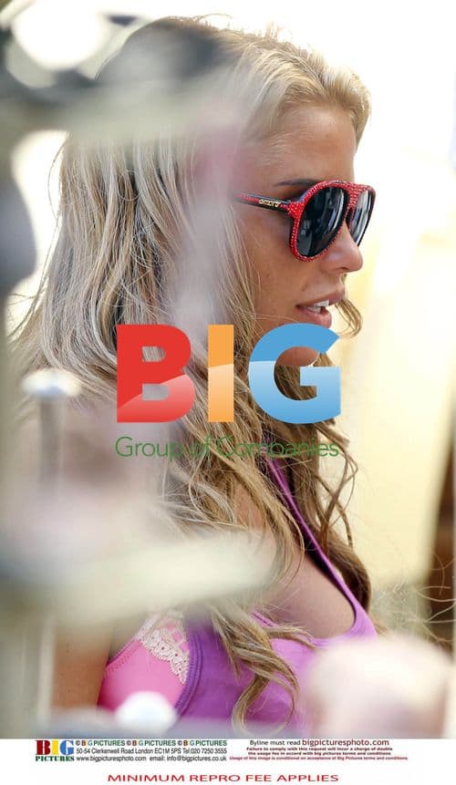 Katie Price Shops in Brighton