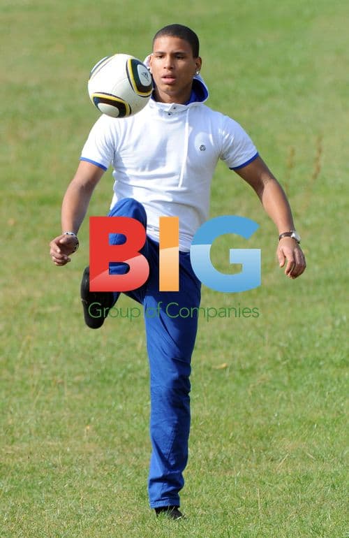 X Factor Contestants Enjoy Sun at House