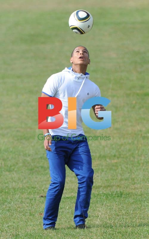 X Factor Contestants Enjoy Sunny House