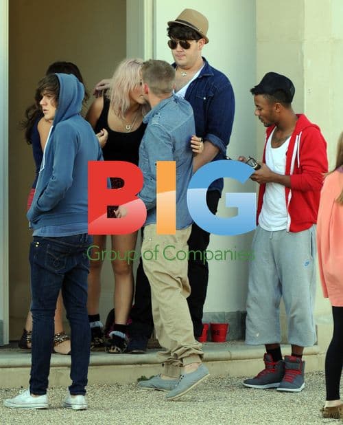 X Factor Contestants Enjoy Sun at House