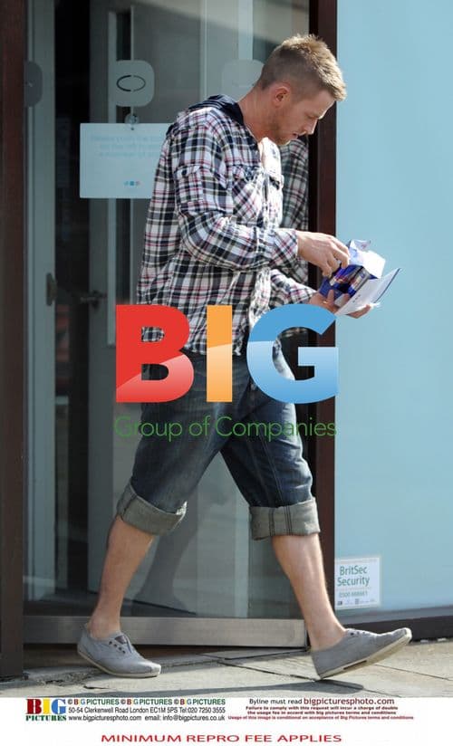 X Factor Contestants Get Teeth Whitened