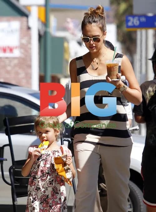Jessica Alba and daughter Honor at Starbucks