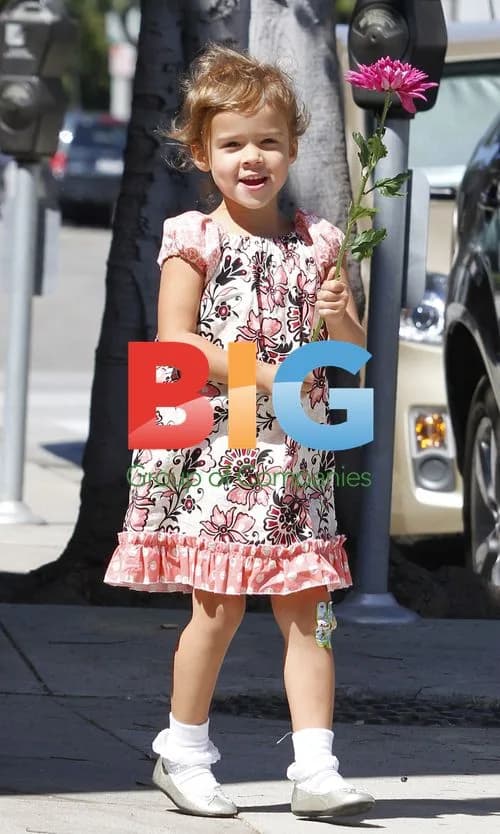 Jessica Alba and daughter Honor at Starbucks