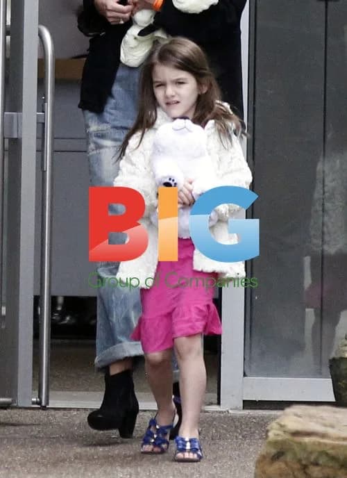 Katie Holmes and Suri Cruise leave museum