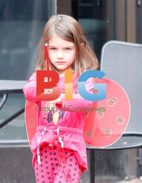 Katie Holmes and Daughter Suri Cruise at Starbucks