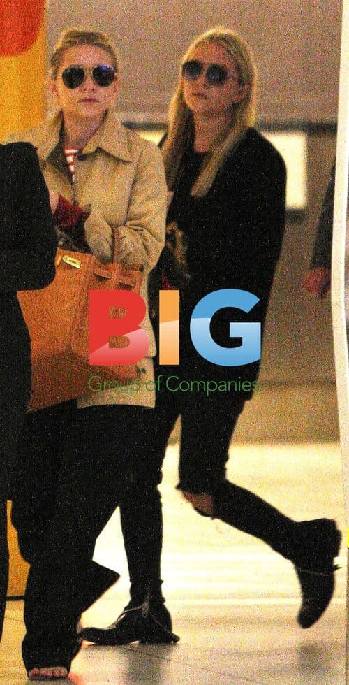 Olsen Twins Depart Paris Fashion Week