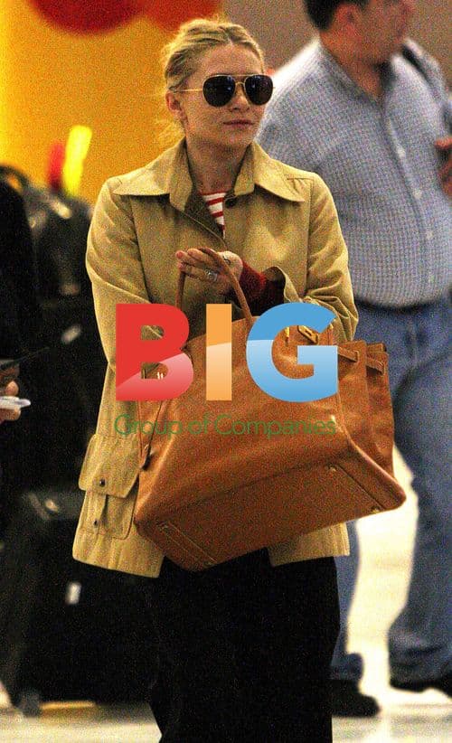 Olsen Twins Return to NYC After Paris Fashion Week