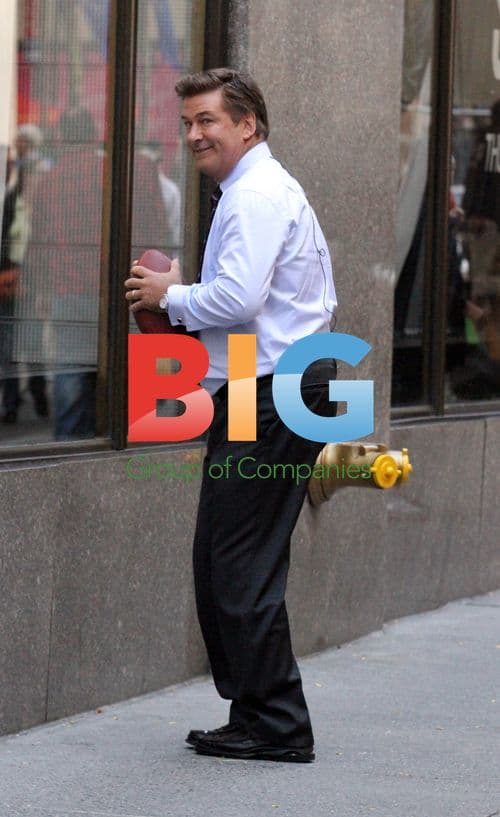 Alec Baldwin Plays Football on '30 Rock' Set