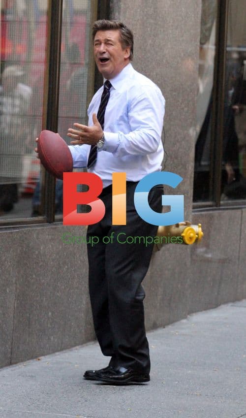 Alec Baldwin Plays Football on '30 Rock' Set
