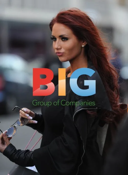 Amy Childs Spotted with Mom in London