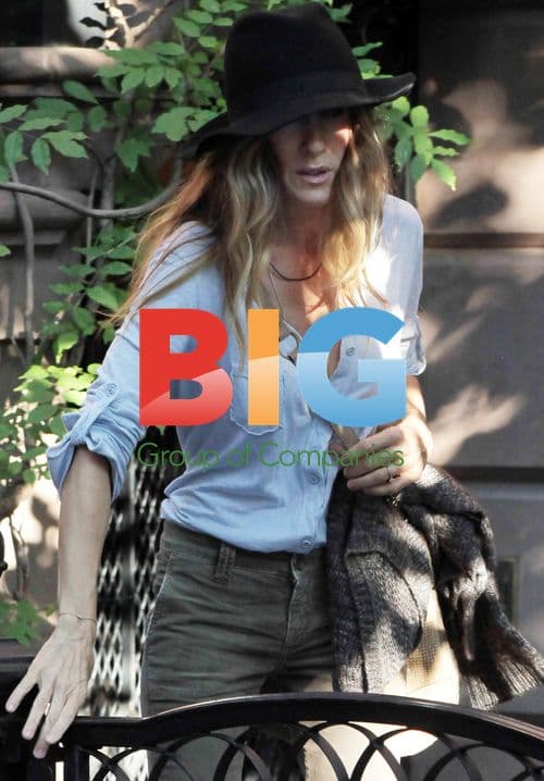 Sarah Jessica Parker Exits Home in NYC