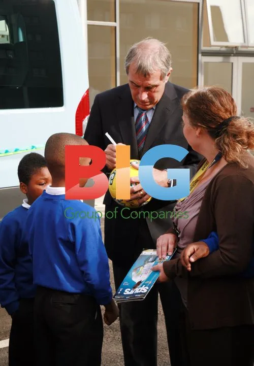 Peter Shilton presents Sunshine coach