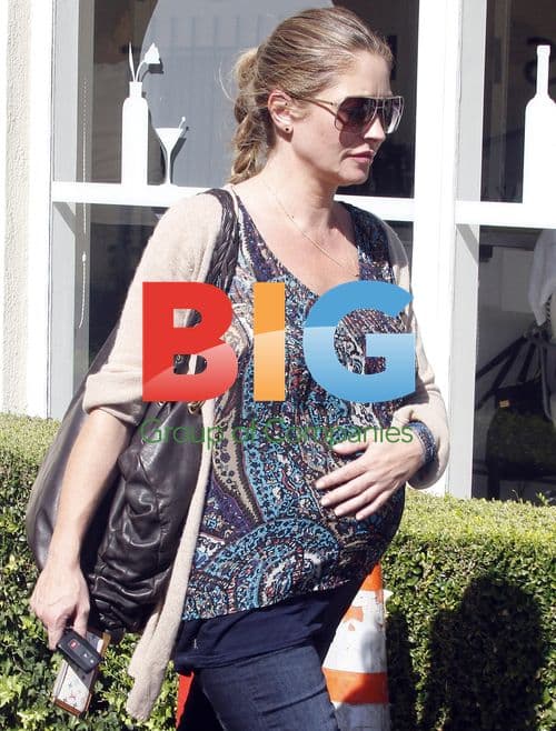 Rebecca Gayheart Pregnant in LA