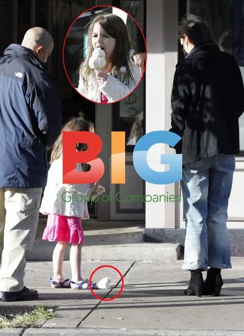 Katie Holmes and Suri Leave Children's Museum