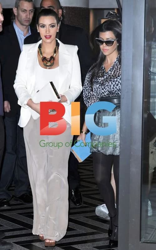 Kim and Kourtney Kardashian Grocery Shopping