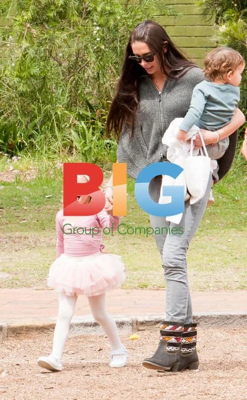 Erica Packer with Kids at Bondi Park