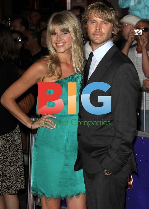 Stars attend 'The Thing' premiere