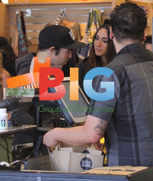 Pete Wentz and Girlfriend Shopping in LA