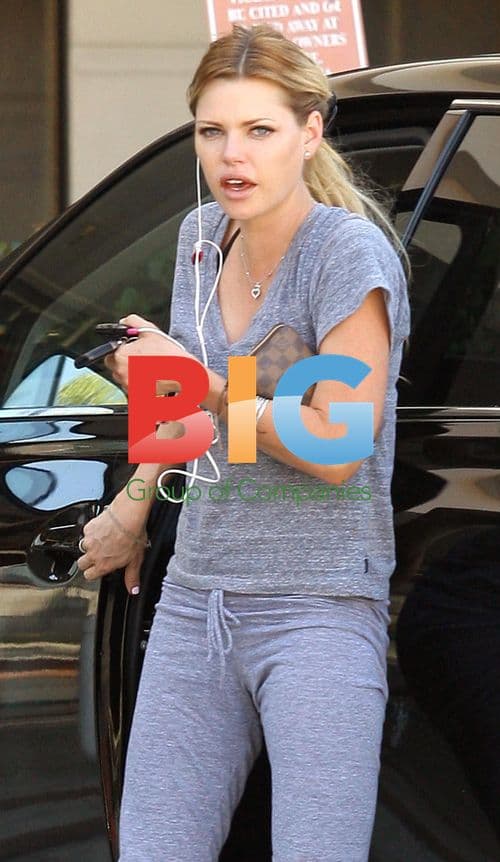 Sophie Monk stops for coffee in California