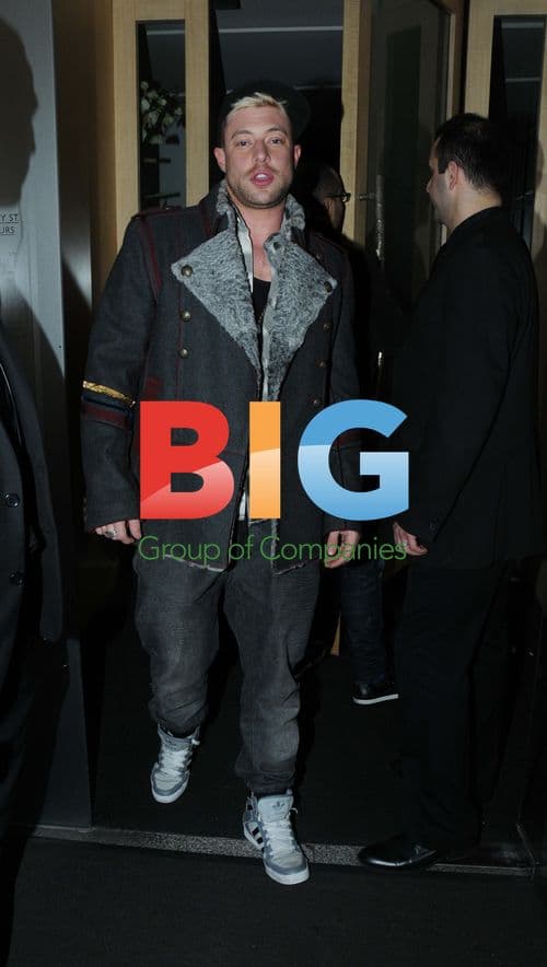 Duncan James of Blue Helps Homeless Man