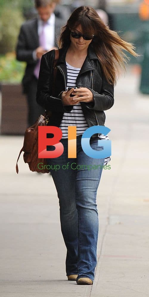 Olivia Wilde Walks in NYC