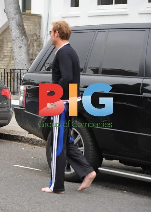 Shane Warne Arrives Home in Uggs