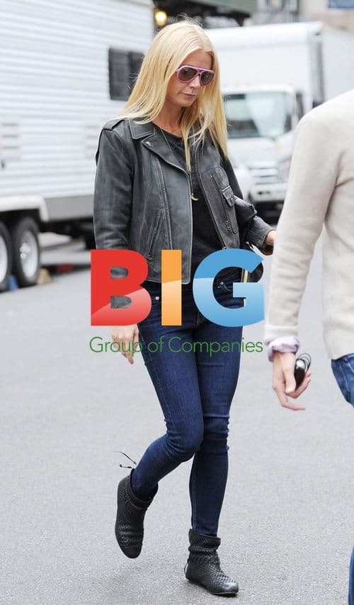 Gwyneth Paltrow on Set of "Thanks for Sharing"