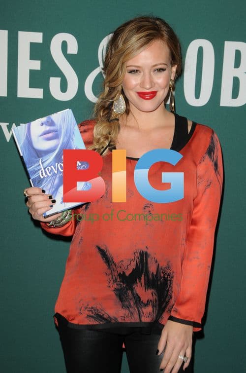 Hilary Duff at Book Signing