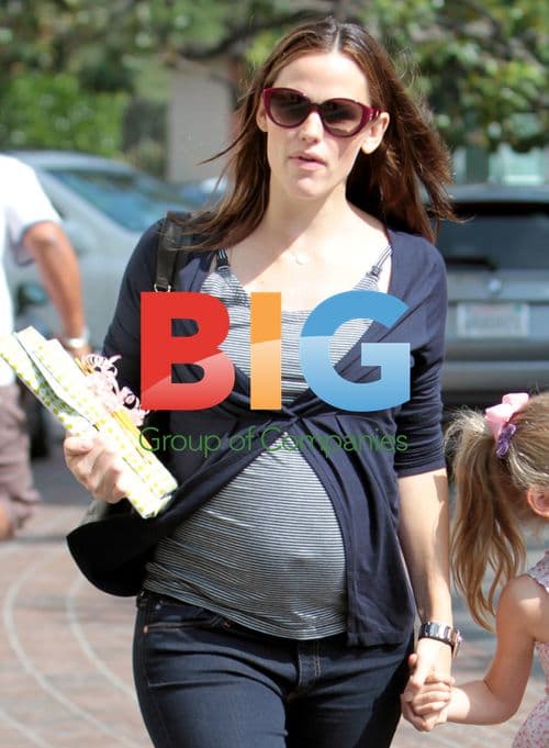 Jennifer Garner and Violet Affleck at The Grove