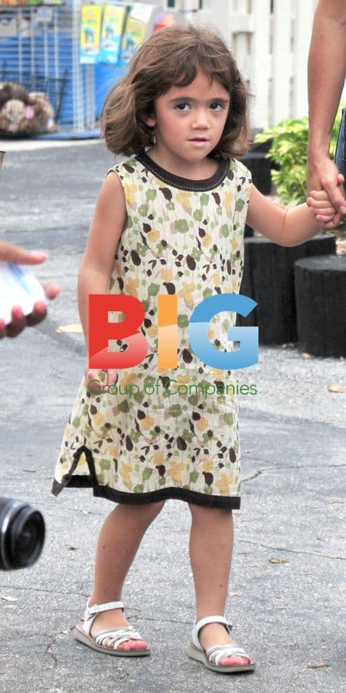Salma Hayek and Daughter at Sea Aquarium