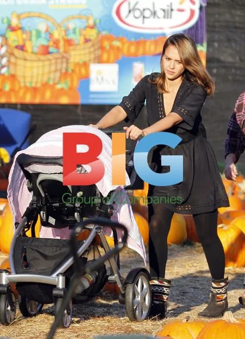 Jessica Alba at Mr. Bones Pumpkin Patch