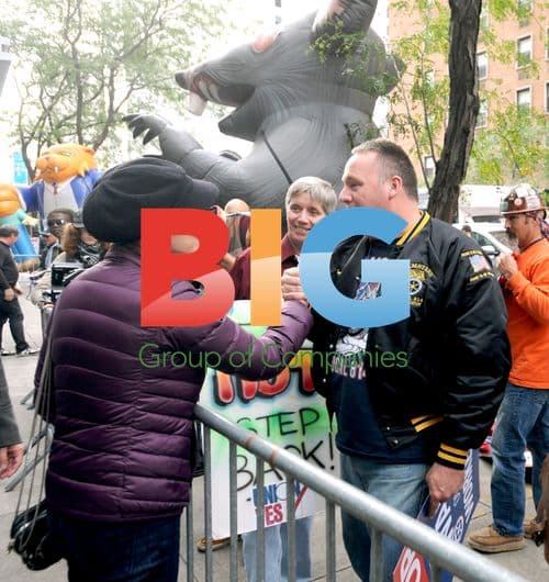 Susan Sarandon Protests at Sotheby\'s