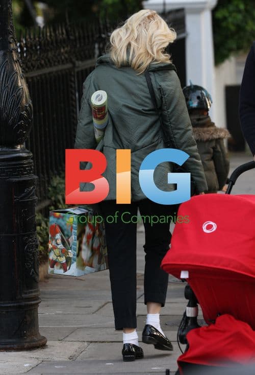 Gwen Stefani and Son Kingston Shopping