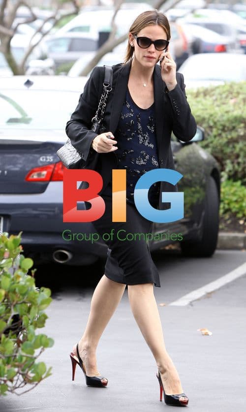 Jennifer Garner Arrives in Santa Monica