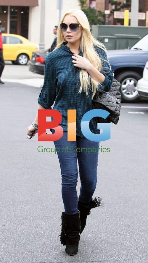 Lindsay Lohan Shopping Trip With Sister